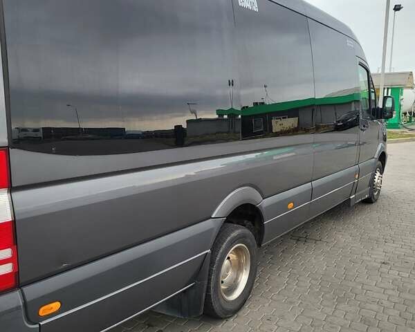 Серый Мерседес Sprinter, объемом двигателя 2.99 л и пробегом 206 тыс. км за 65000 $, фото 2 на Automoto.ua