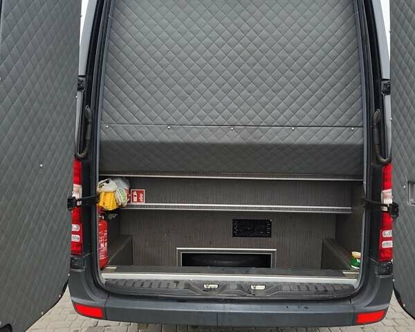 Серый Мерседес Sprinter, объемом двигателя 2.99 л и пробегом 206 тыс. км за 65000 $, фото 5 на Automoto.ua