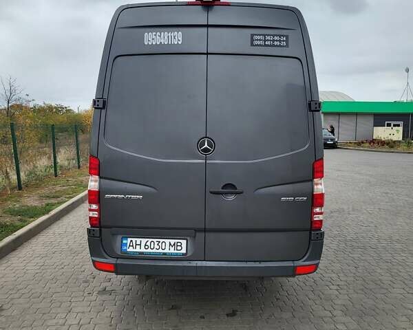 Серый Мерседес Sprinter, объемом двигателя 2.99 л и пробегом 206 тыс. км за 65000 $, фото 3 на Automoto.ua
