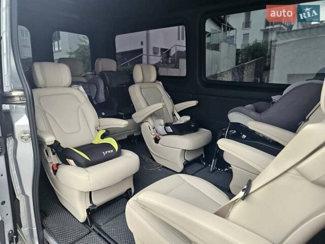 Серый Мерседес Sprinter, объемом двигателя 2.14 л и пробегом 180 тыс. км за 33000 $, фото 2 на Automoto.ua