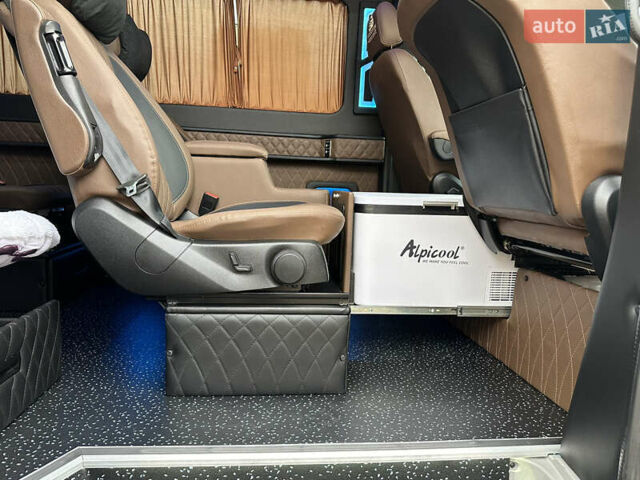 Серый Мерседес Sprinter, объемом двигателя 2.2 л и пробегом 113 тыс. км за 48000 $, фото 25 на Automoto.ua