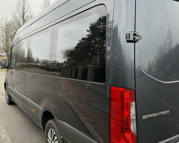 Серый Мерседес Sprinter, объемом двигателя 2.14 л и пробегом 258 тыс. км за 65000 $, фото 5 на Automoto.ua