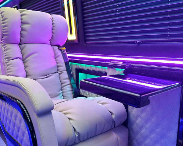 Серый Мерседес Sprinter, объемом двигателя 2.1 л и пробегом 270 тыс. км за 78000 $, фото 9 на Automoto.ua
