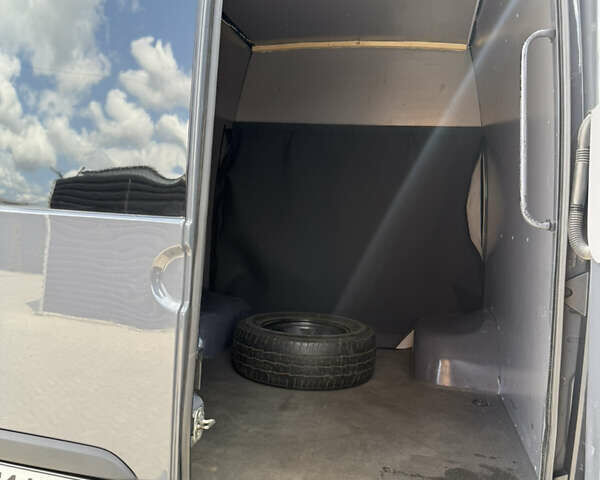 Серый Мерседес Sprinter, объемом двигателя 2.99 л и пробегом 246 тыс. км за 62000 $, фото 21 на Automoto.ua