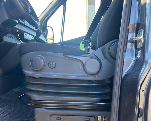 Серый Мерседес Sprinter, объемом двигателя 0 л и пробегом 292 тыс. км за 39000 $, фото 23 на Automoto.ua