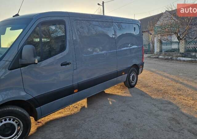 Серый Мерседес Sprinter, объемом двигателя 2.14 л и пробегом 300 тыс. км за 17000 $, фото 3 на Automoto.ua