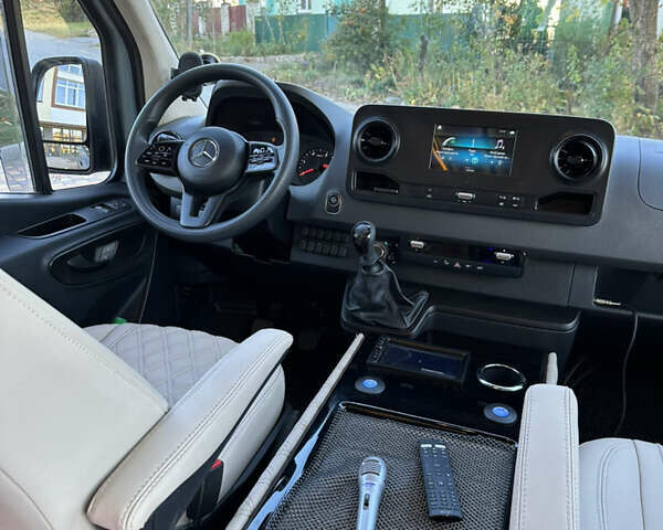 Серый Мерседес Sprinter, объемом двигателя 2.1 л и пробегом 270 тыс. км за 78000 $, фото 4 на Automoto.ua
