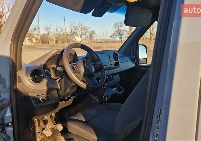 Серый Мерседес Sprinter, объемом двигателя 2.14 л и пробегом 300 тыс. км за 17000 $, фото 5 на Automoto.ua