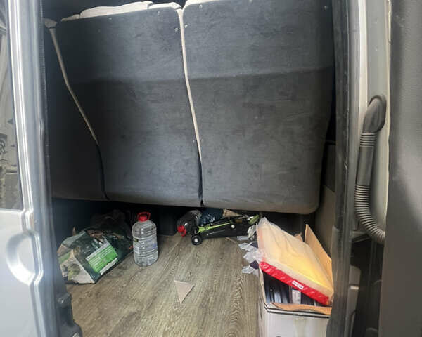 Серый Мерседес Sprinter, объемом двигателя 2.14 л и пробегом 299 тыс. км за 64999 $, фото 13 на Automoto.ua
