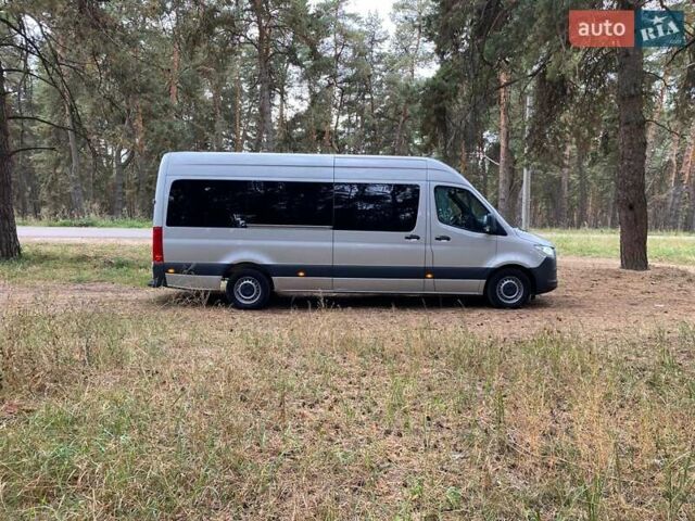 Серый Мерседес Sprinter, объемом двигателя 2.14 л и пробегом 72 тыс. км за 39990 $, фото 3 на Automoto.ua