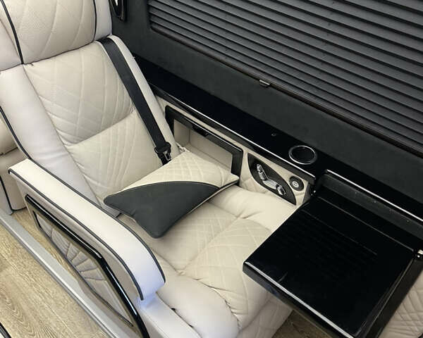 Серый Мерседес Sprinter, объемом двигателя 2.14 л и пробегом 299 тыс. км за 64999 $, фото 9 на Automoto.ua