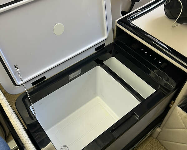 Серый Мерседес Sprinter, объемом двигателя 2.14 л и пробегом 299 тыс. км за 64999 $, фото 8 на Automoto.ua