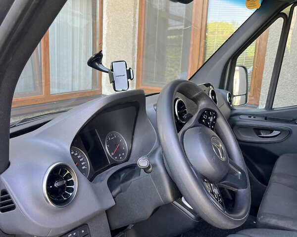 Серый Мерседес Sprinter, объемом двигателя 2.99 л и пробегом 430 тыс. км за 43050 $, фото 4 на Automoto.ua