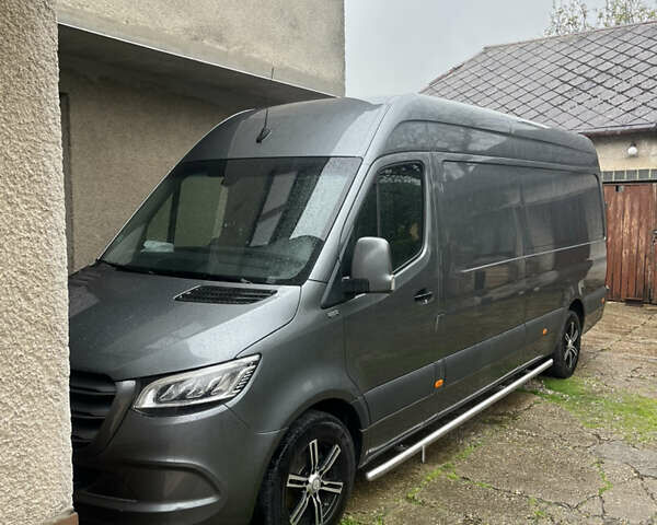 Серый Мерседес Sprinter, объемом двигателя 2.99 л и пробегом 430 тыс. км за 43050 $, фото 5 на Automoto.ua