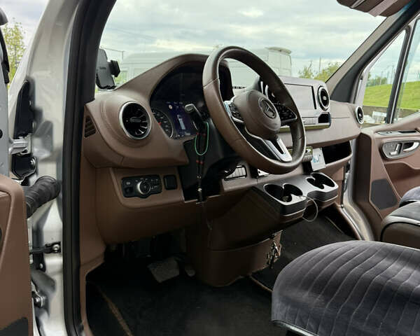 Сірий Мерседес Sprinter, об'ємом двигуна 2.99 л та пробігом 387 тис. км за 70872 $, фото 32 на Automoto.ua