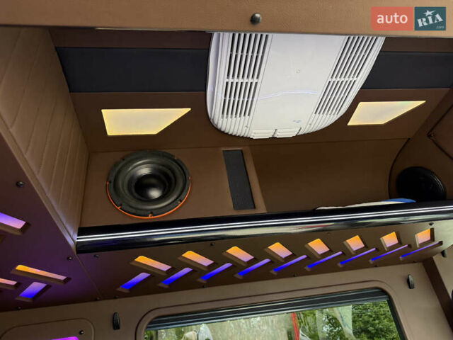 Сірий Мерседес Sprinter, об'ємом двигуна 2.99 л та пробігом 387 тис. км за 70872 $, фото 24 на Automoto.ua