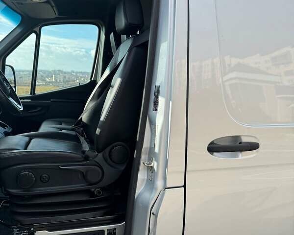 Серый Мерседес Sprinter, объемом двигателя 2.99 л и пробегом 398 тыс. км за 62401 $, фото 7 на Automoto.ua