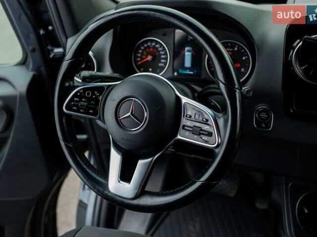 Серый Мерседес Sprinter, объемом двигателя 3 л и пробегом 135 тыс. км за 49900 $, фото 2 на Automoto.ua