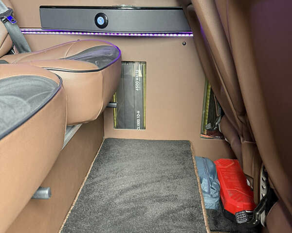 Сірий Мерседес Sprinter, об'ємом двигуна 2.99 л та пробігом 387 тис. км за 70872 $, фото 26 на Automoto.ua