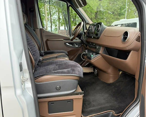 Сірий Мерседес Sprinter, об'ємом двигуна 2.99 л та пробігом 387 тис. км за 70872 $, фото 29 на Automoto.ua