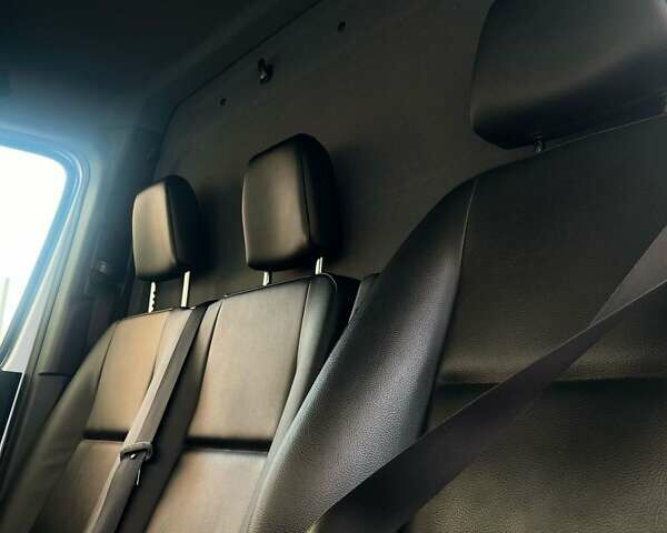 Серый Мерседес Sprinter, объемом двигателя 2.99 л и пробегом 398 тыс. км за 62401 $, фото 30 на Automoto.ua