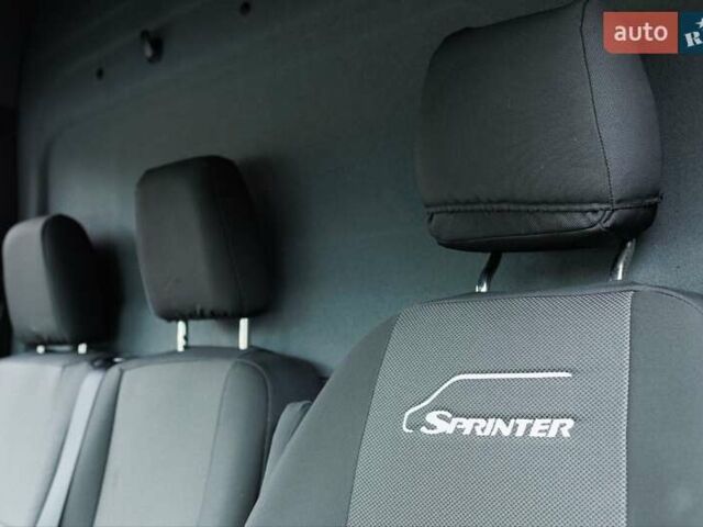 Серый Мерседес Sprinter, объемом двигателя 3 л и пробегом 135 тыс. км за 49900 $, фото 6 на Automoto.ua