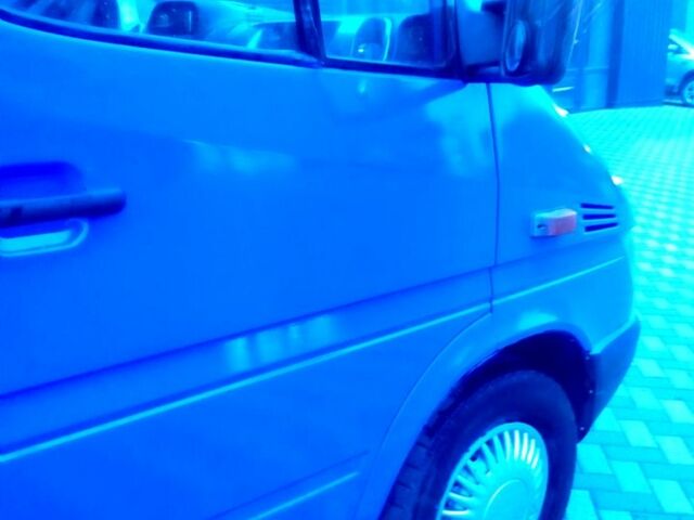 Синий Мерседес Sprinter, объемом двигателя 2.1 л и пробегом 400 тыс. км за 9300 $, фото 7 на Automoto.ua