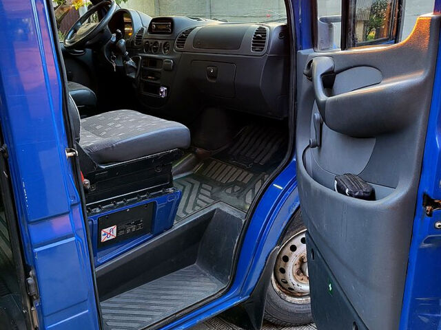 Синій Мерседес Sprinter, об'ємом двигуна 2 л та пробігом 240 тис. км за 8000 $, фото 6 на Automoto.ua
