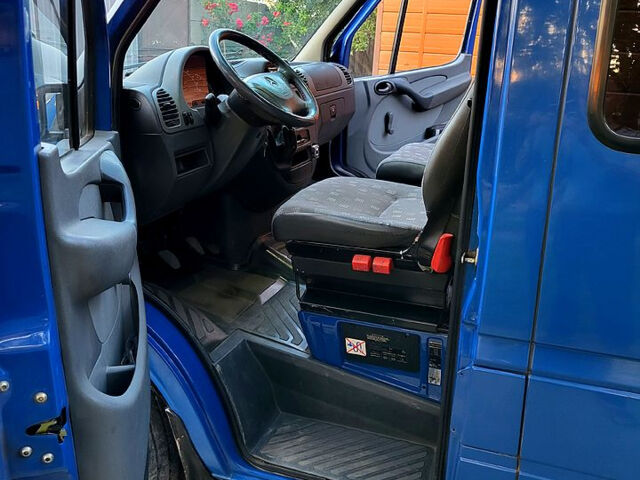 Синій Мерседес Sprinter, об'ємом двигуна 2 л та пробігом 240 тис. км за 8000 $, фото 3 на Automoto.ua
