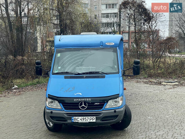 Синий Мерседес Sprinter, объемом двигателя 2.15 л и пробегом 378 тыс. км за 15000 $, фото 3 на Automoto.ua