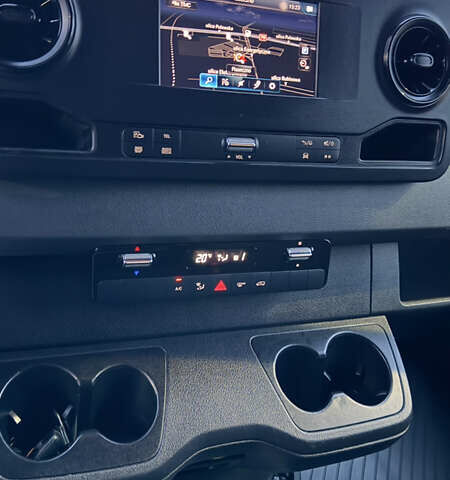 Синий Мерседес Sprinter, объемом двигателя 3 л и пробегом 850 тыс. км за 22222 $, фото 13 на Automoto.ua