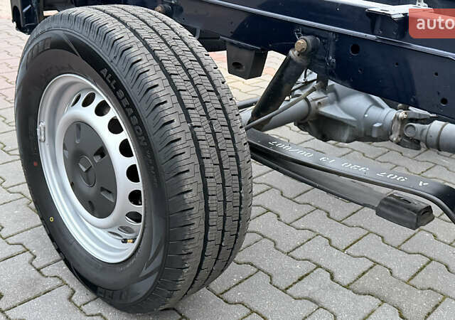 Синий Мерседес Sprinter, объемом двигателя 3 л и пробегом 850 тыс. км за 22222 $, фото 9 на Automoto.ua