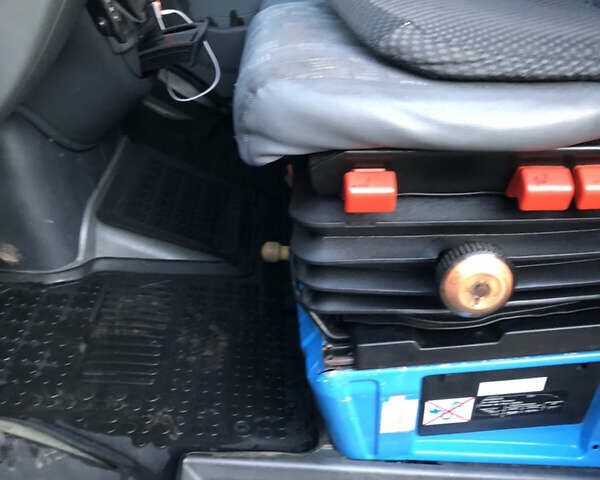 Синий Мерседес Sprinter, объемом двигателя 2.7 л и пробегом 350 тыс. км за 10999 $, фото 10 на Automoto.ua