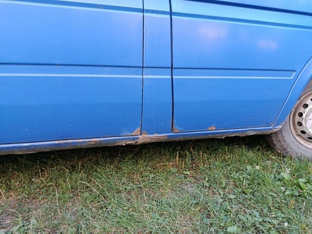 Синий Мерседес Sprinter, объемом двигателя 2.2 л и пробегом 233 тыс. км за 5516 $, фото 3 на Automoto.ua