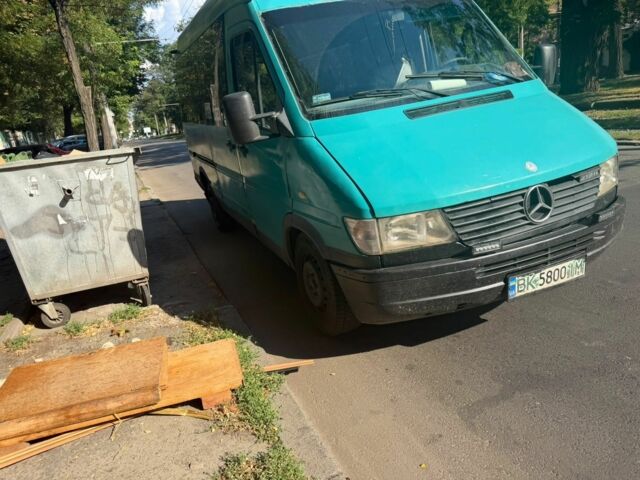 Синий Мерседес Sprinter, объемом двигателя 2.7 л и пробегом 600 тыс. км за 4512 $, фото 2 на Automoto.ua