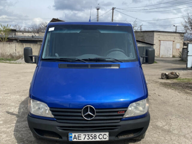 Синий Мерседес Sprinter, объемом двигателя 2.69 л и пробегом 340 тыс. км за 13000 $, фото 3 на Automoto.ua
