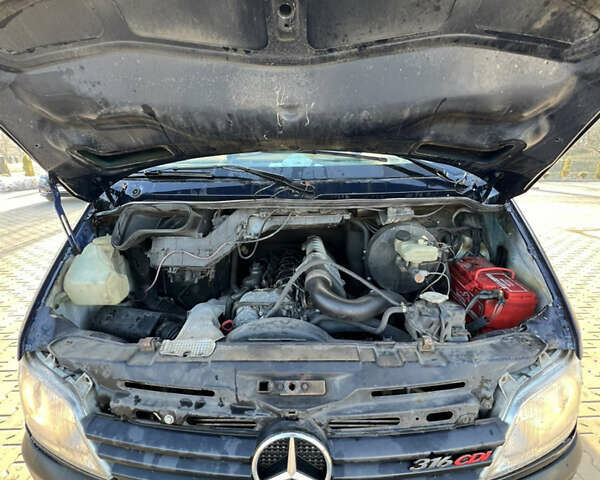 Синий Мерседес Sprinter, объемом двигателя 2.69 л и пробегом 388 тыс. км за 11300 $, фото 29 на Automoto.ua