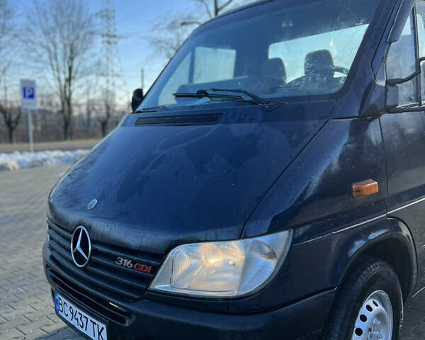 Синий Мерседес Sprinter, объемом двигателя 2.69 л и пробегом 388 тыс. км за 11300 $, фото 3 на Automoto.ua