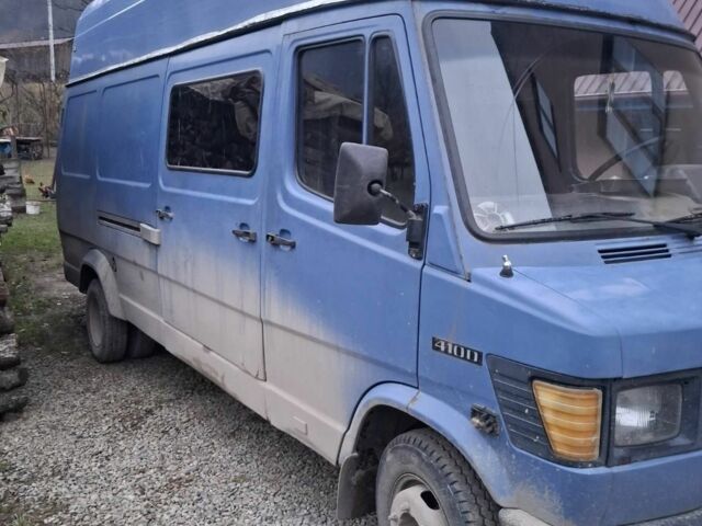 Синий Мерседес Sprinter, объемом двигателя 2.9 л и пробегом 755 тыс. км за 2500 $, фото 2 на Automoto.ua