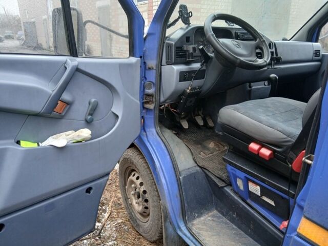Синий Мерседес Sprinter, объемом двигателя 2.9 л и пробегом 500 тыс. км за 6300 $, фото 7 на Automoto.ua