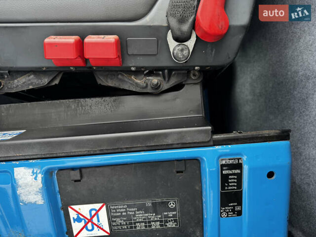 Синий Мерседес Sprinter, объемом двигателя 2.15 л и пробегом 314 тыс. км за 7200 $, фото 46 на Automoto.ua