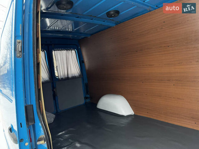 Синий Мерседес Sprinter, объемом двигателя 2.15 л и пробегом 314 тыс. км за 7200 $, фото 67 на Automoto.ua
