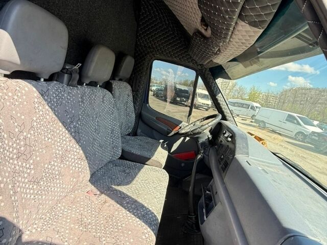 Синий Мерседес Sprinter, объемом двигателя 2.9 л и пробегом 718 тыс. км за 9000 $, фото 32 на Automoto.ua