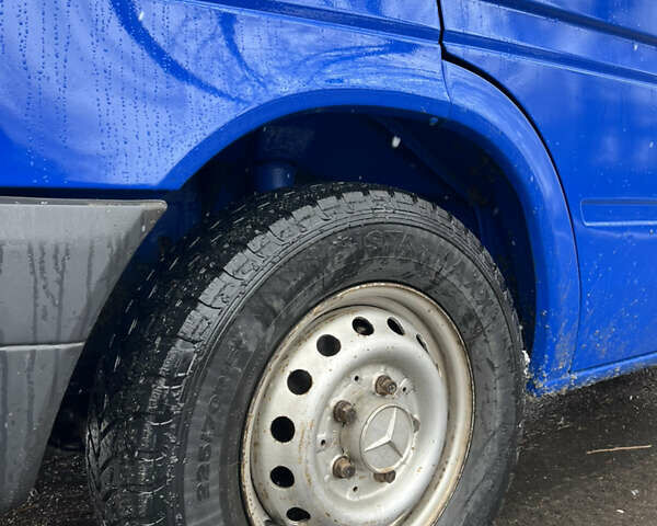 Синий Мерседес Sprinter, объемом двигателя 2.2 л и пробегом 375 тыс. км за 8500 $, фото 3 на Automoto.ua