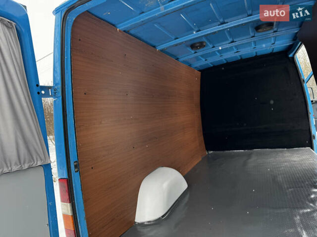 Синий Мерседес Sprinter, объемом двигателя 2.15 л и пробегом 314 тыс. км за 7200 $, фото 77 на Automoto.ua