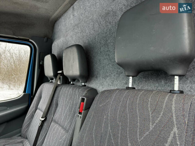 Синий Мерседес Sprinter, объемом двигателя 2.15 л и пробегом 314 тыс. км за 7200 $, фото 56 на Automoto.ua