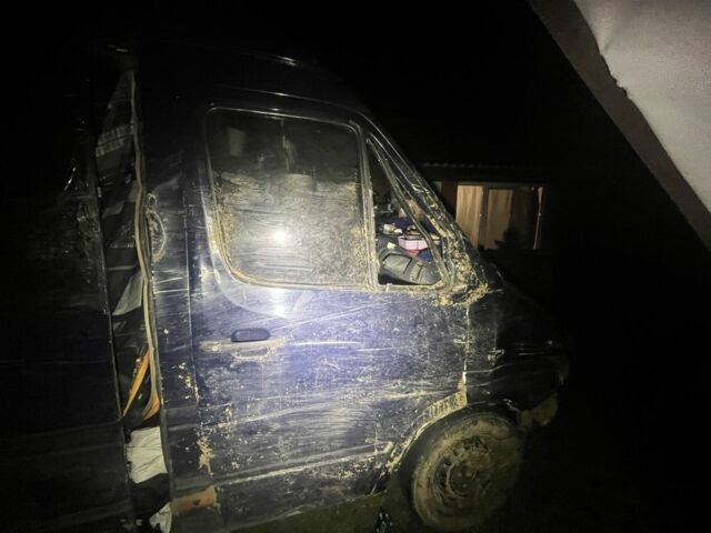 Синий Мерседес Sprinter, объемом двигателя 2.1 л и пробегом 3 тыс. км за 3200 $, фото 4 на Automoto.ua