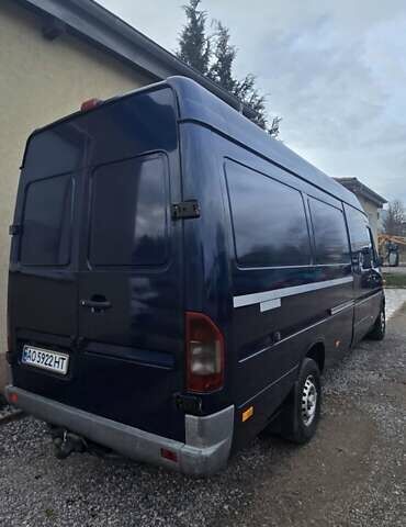 Синий Мерседес Sprinter, объемом двигателя 2.69 л и пробегом 360 тыс. км за 10000 $, фото 4 на Automoto.ua