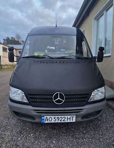 Синий Мерседес Sprinter, объемом двигателя 2.69 л и пробегом 360 тыс. км за 10000 $, фото 2 на Automoto.ua