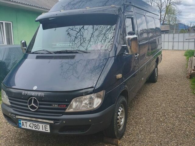 Синий Мерседес Sprinter, объемом двигателя 2.7 л и пробегом 586 тыс. км за 9000 $, фото 2 на Automoto.ua